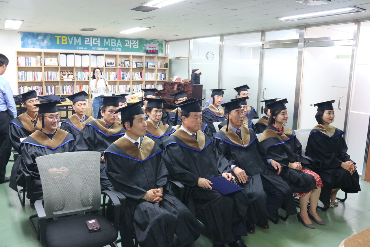 졸업식에 참석한 TBVM 1기 수료생들.