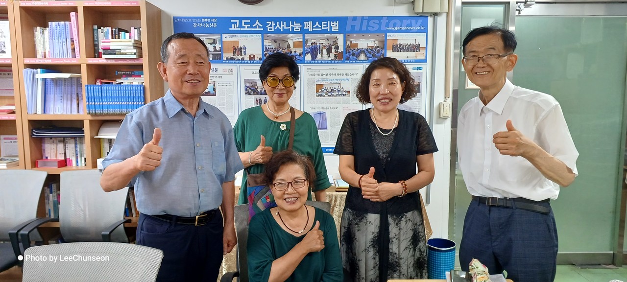 (주) 아리랑이온 김신자 대표.(뒷줄 왼쪽에서 두번째)